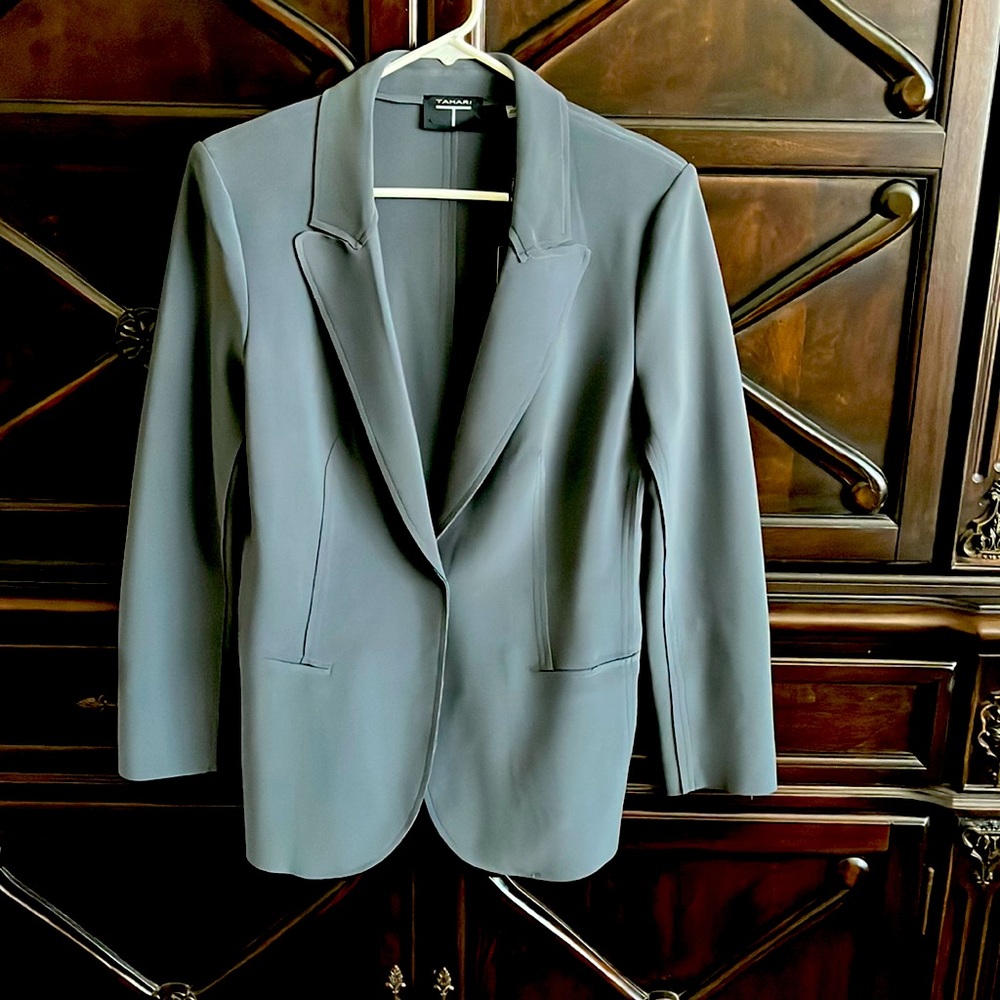 NWT Tahari women’s blazer